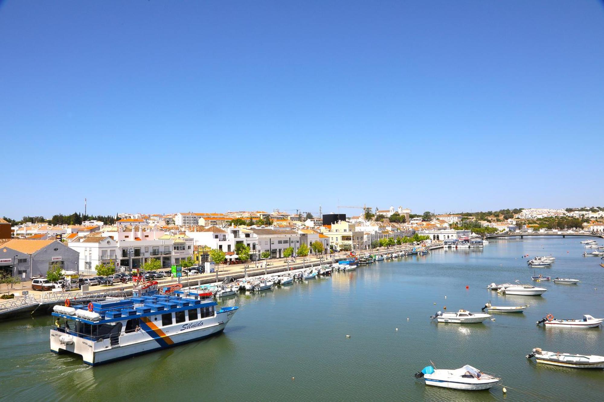 Stylish Townhouse In Tavira Centre, Shared Pool Villa ภายนอก รูปภาพ